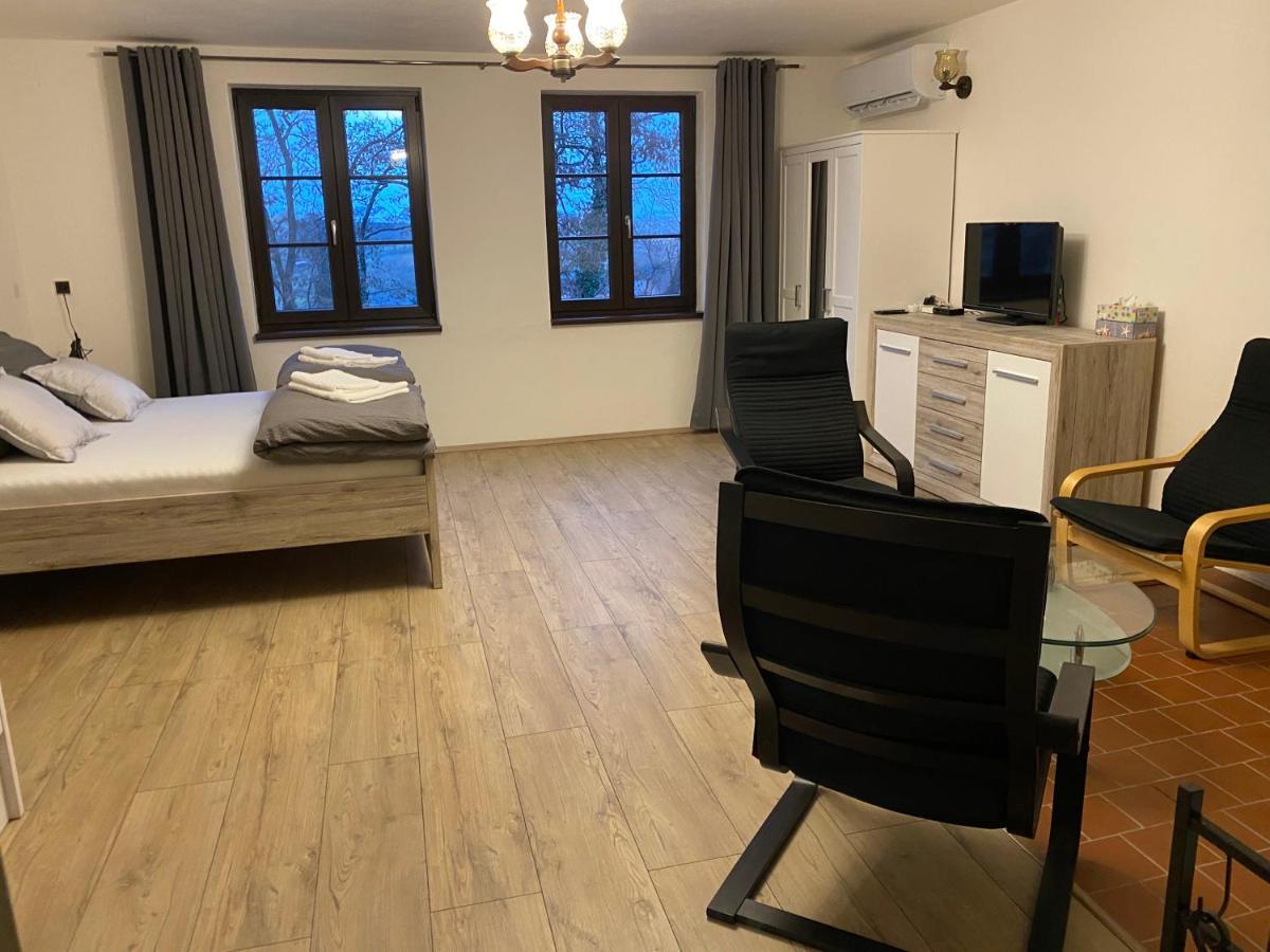 Apartman Pod Mandloni Starovice エクステリア 写真